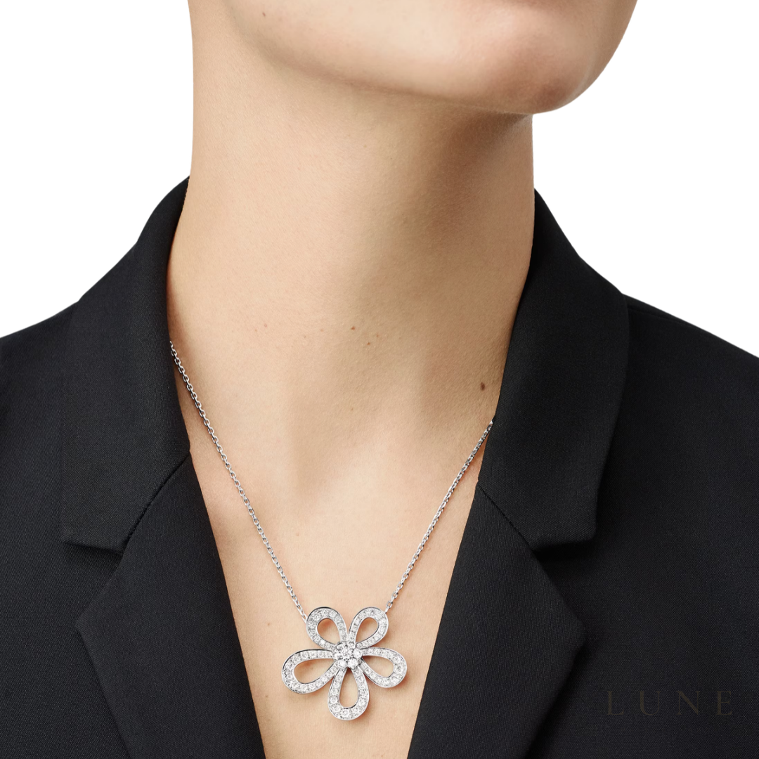 Van Cleef Flowerlace Pendant