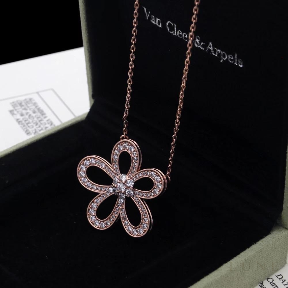 Van Cleef Flowerlace Pendant