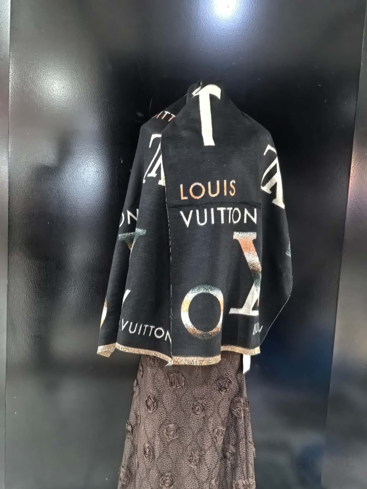Louis Vuitton Monogram Giant Split Scarf – Black