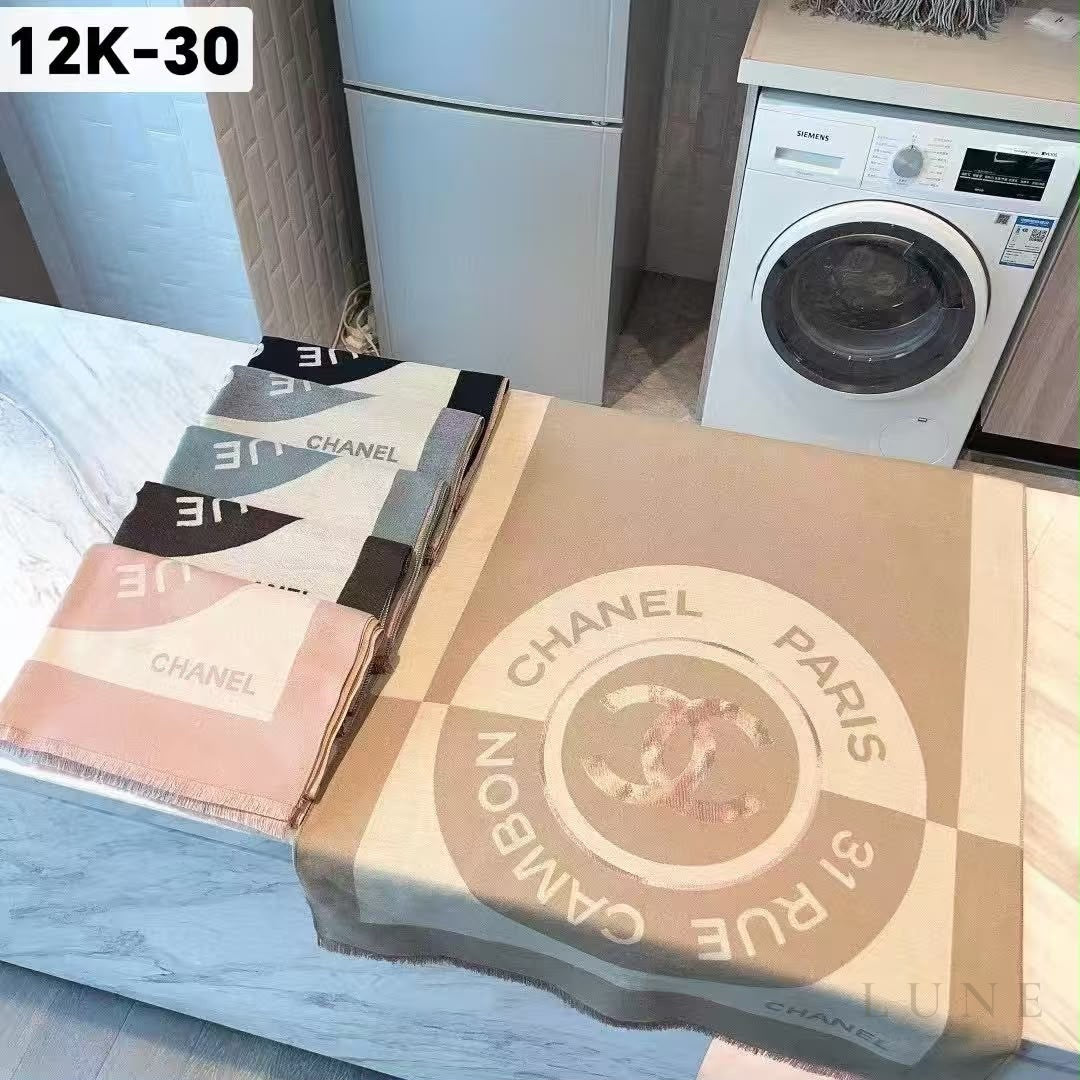 Chanel | Scarf CC31 Rue Beige - View 5
