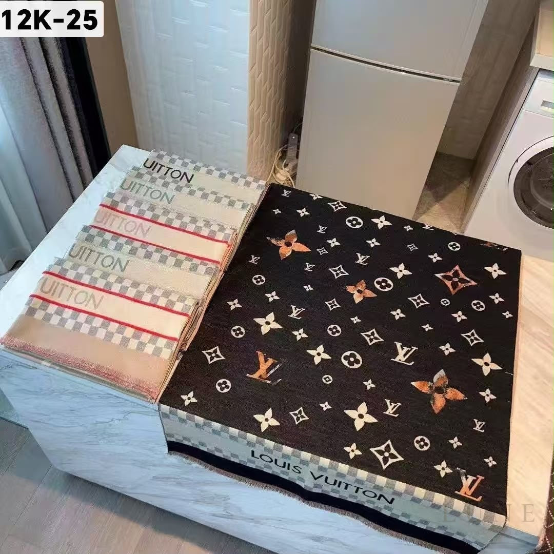 Louis Vuitton | Scarf Wild At Heart Black Tonal - View 5