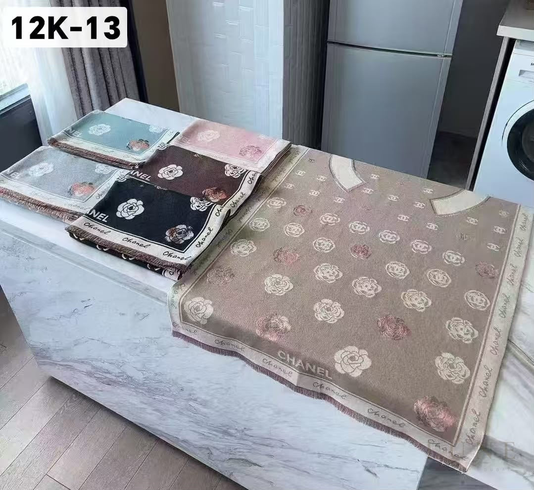 Chanel | Scarf CC Monogram Taupe - View 5