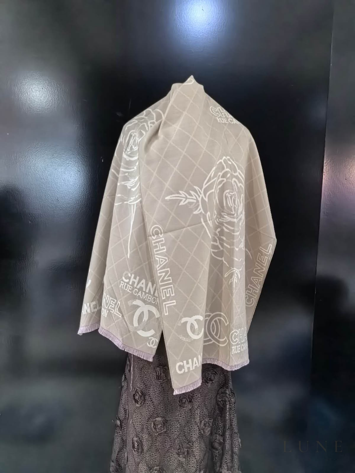 Chanel | Camellia Grid CC Taupe - View 5