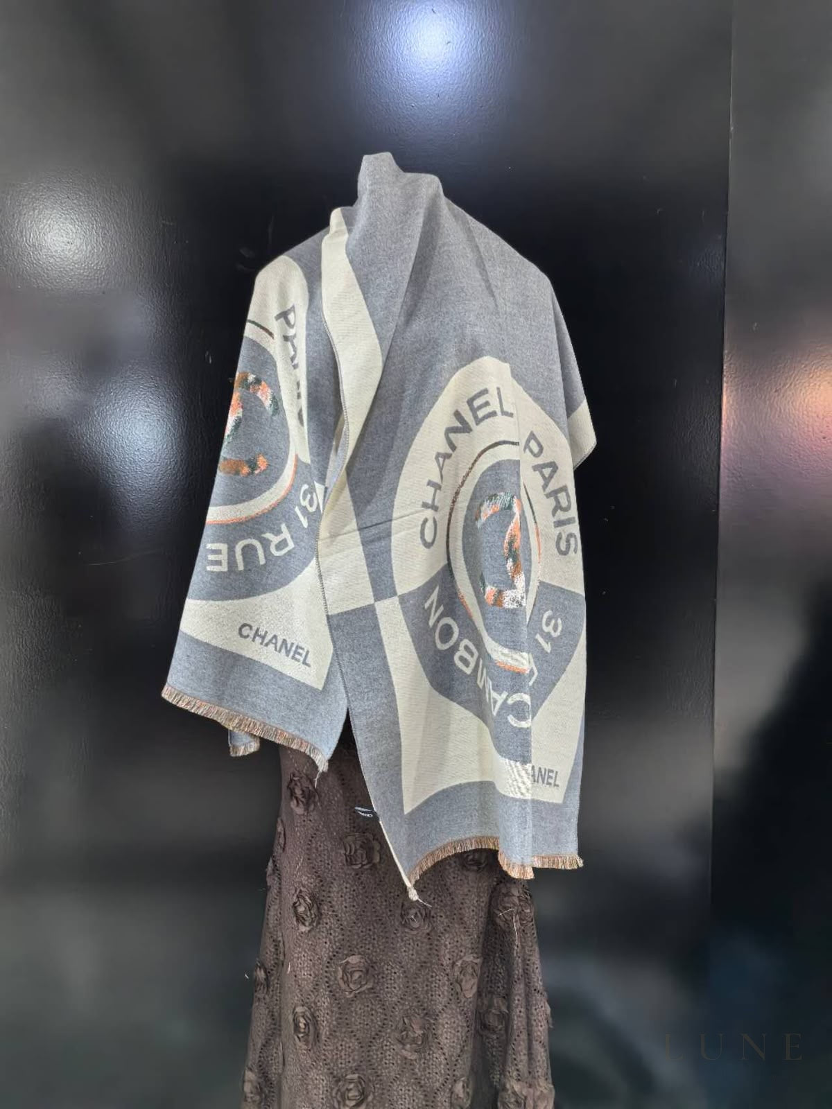 Chanel | Scarf CC 31 Rue Grey&Cream - View 5